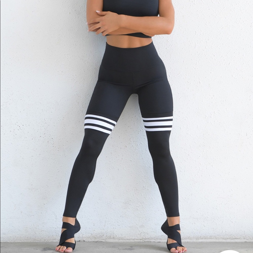 Bombshell sportswear sock legging!